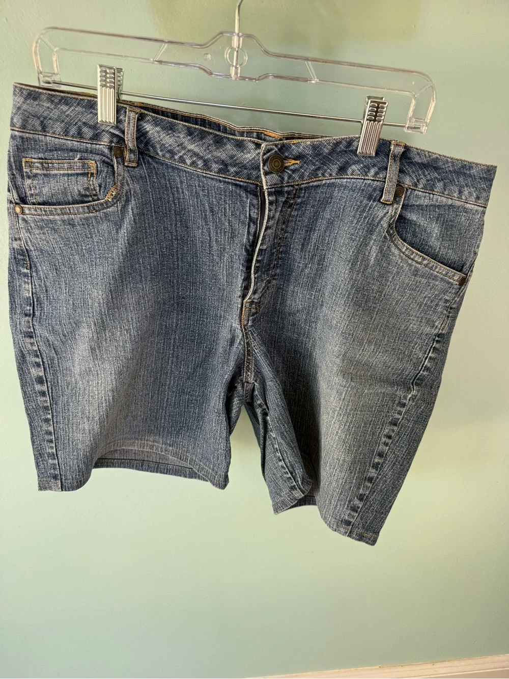 No Boundaries Denim Shorts in Light Blue Wash Size 17